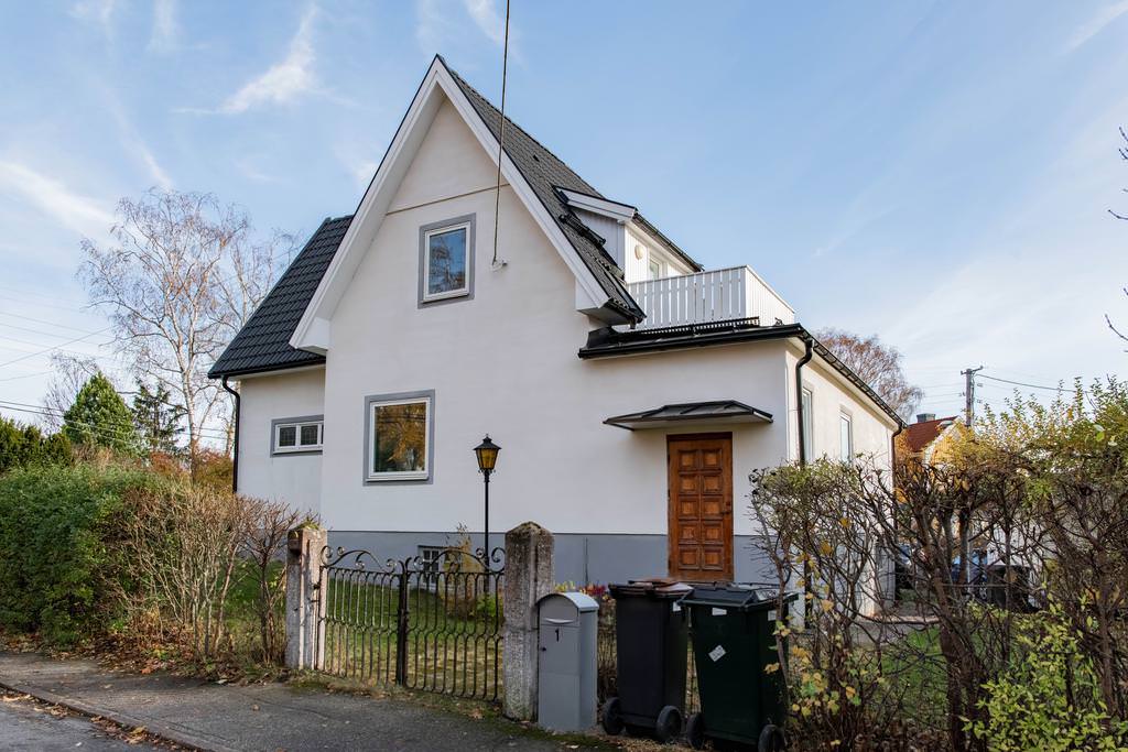Renovering av sadeltak & betongpannor i Stenkullen, Lerum kommun