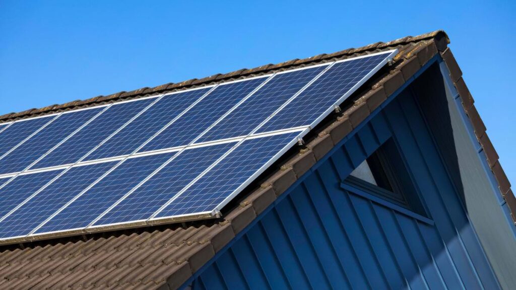 Totalrenovering av tegelvilla & montering solenergipaneler i Töllsjö, Bollebygds kommun